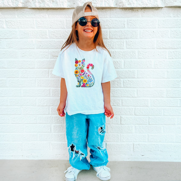 Kindershirt mit Katzen-Silhouette aus Wildblumen – Florales T-Shirt für Mädchen und Jungen-FaceeCo