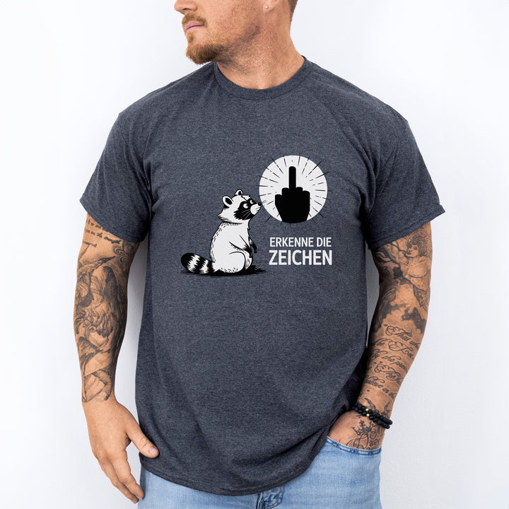 Erkenne die Zeichen T-Shirt für Männer & Frauen – Lustiges Waschbär Shirt mit Spruch-FaceeCo