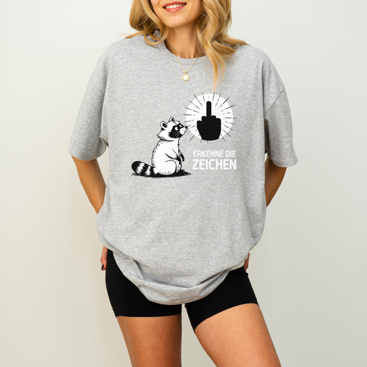 Erkenne die Zeichen T-Shirt für Männer & Frauen – Lustiges Waschbär Shirt mit Spruch-FaceeCo
