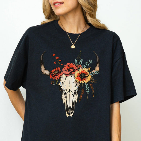 Boho-Kuhschädel T-Shirt | Blumen und Wildwest-Flair-FaceeCo