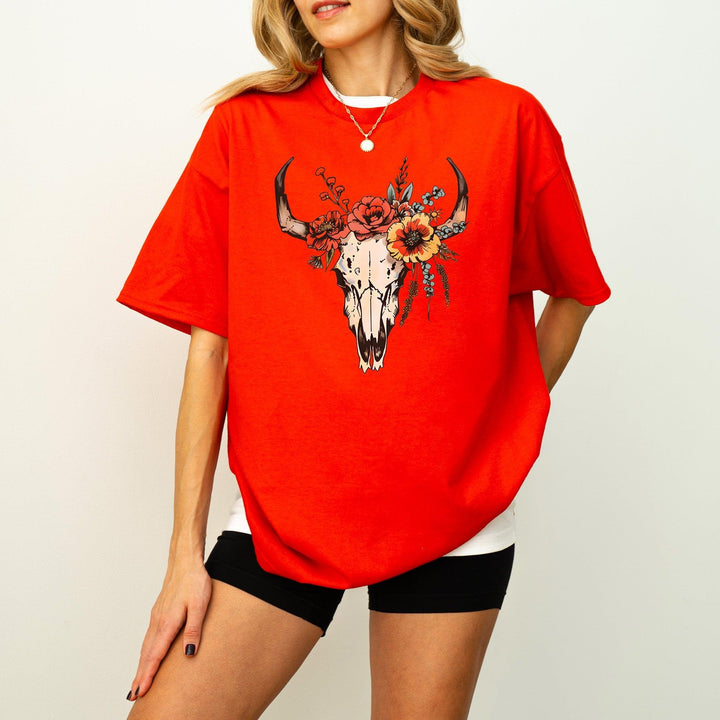 Boho-Kuhschädel T-Shirt | Blumen und Wildwest-Flair-FaceeCo