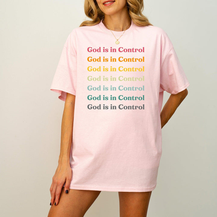 Minimalistisches "God is in Control" T-Shirt | Trendiges Glaube-Unisex-Shirt-FaceeCo