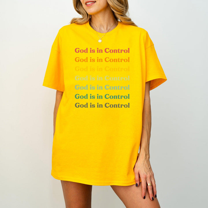 Minimalistisches "God is in Control" T-Shirt | Trendiges Glaube-Unisex-Shirt-FaceeCo