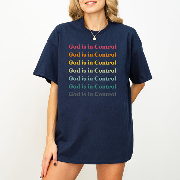 Minimalistisches "God is in Control" T-Shirt | Trendiges Glaube-Unisex-Shirt-FaceeCo