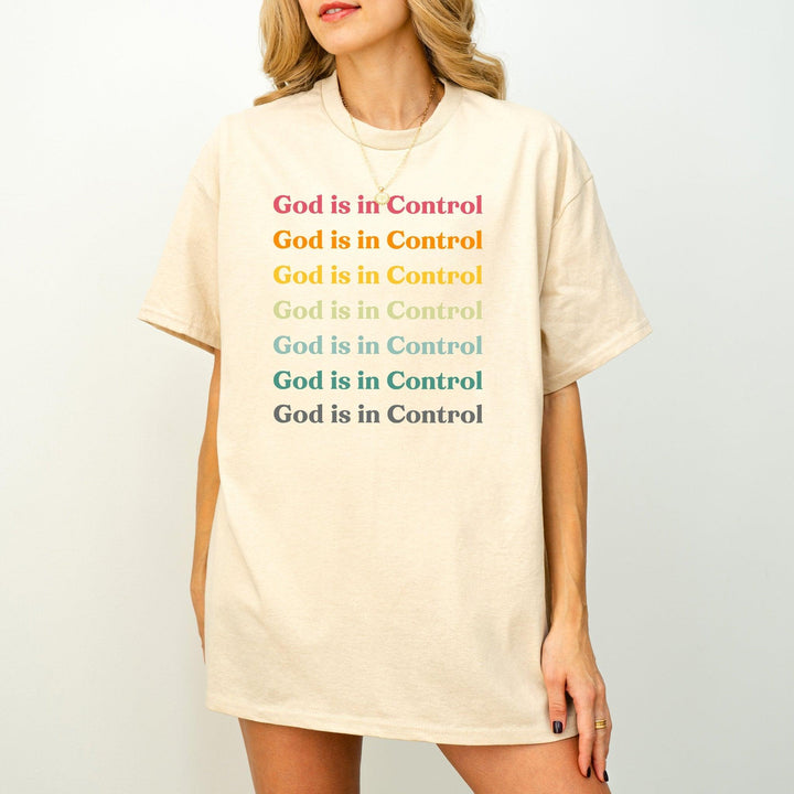 Minimalistisches "God is in Control" T-Shirt | Trendiges Glaube-Unisex-Shirt-FaceeCo