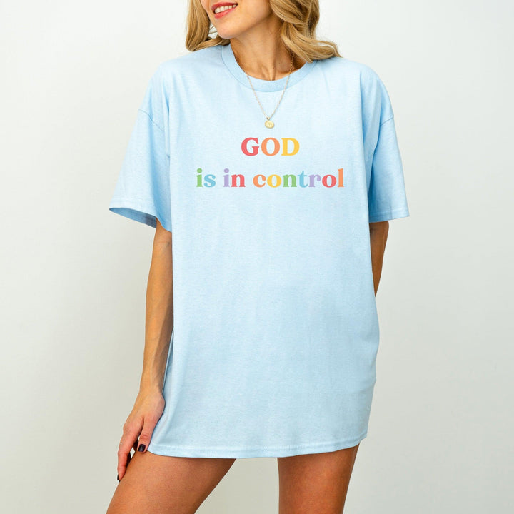 Minimalistisches "God Is In Control" T-Shirt | Trendiges Glaubens-Shirt | Unisex-Oversized-Shirt-FaceeCo