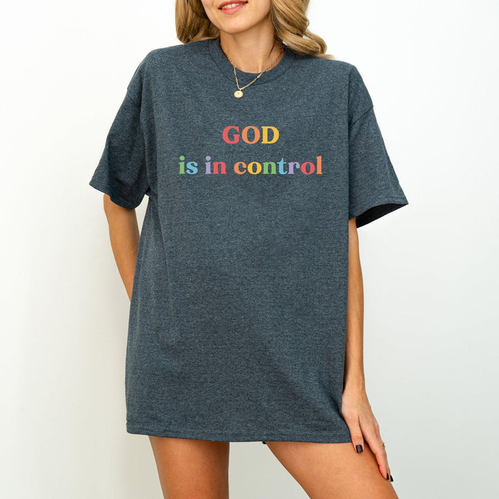 Minimalistisches "God Is In Control" T-Shirt | Trendiges Glaubens-Shirt | Unisex-Oversized-Shirt-FaceeCo
