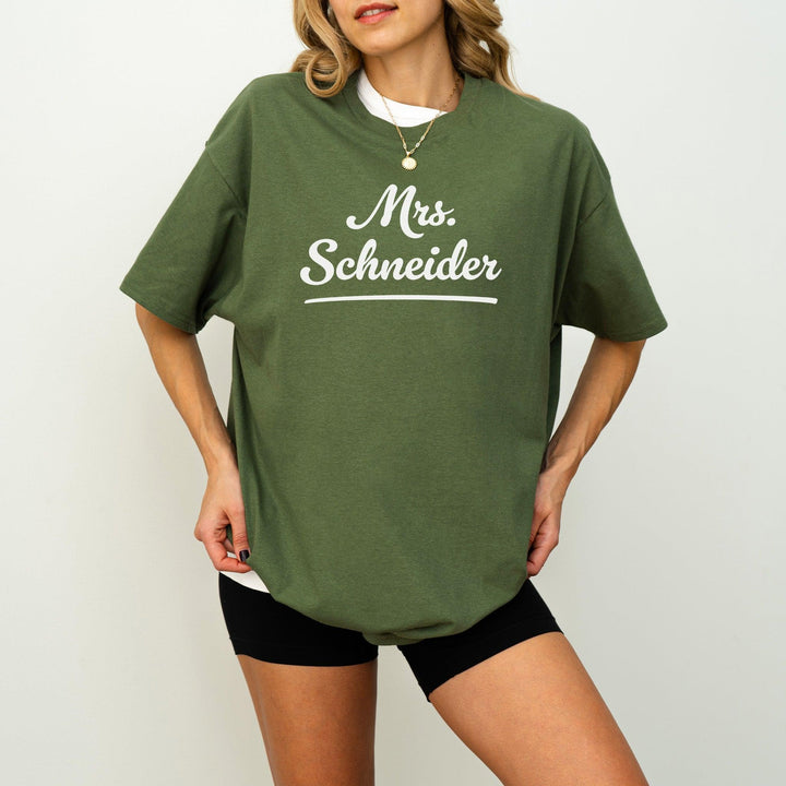 Niedliches Braut T-Shirt mit personalisiertem Namen-FaceeCo