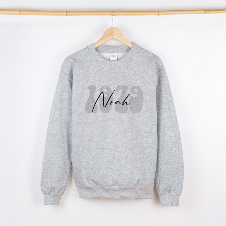 Personalisierter Pullover mit Name und Jahr | Einzigartiger Erinnerungs Pullover-FaceeCo