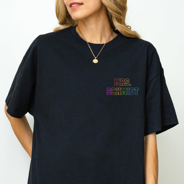 Personalisiertes Braut T-Shirt | In Regenbogenfarben klein-FaceeCo