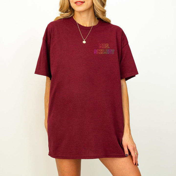 Personalisiertes Braut T-Shirt | In Regenbogenfarben klein-FaceeCo