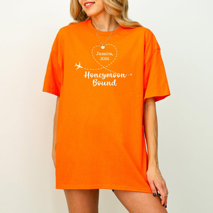 Personalisierbares 'Honeymoon Bound' T-Shirt – mit eurem Datum-FaceeCo