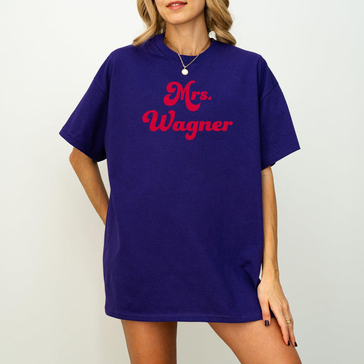 Retro Braut T-Shirt 'Mrs.' – individuell mit Namen-FaceeCo