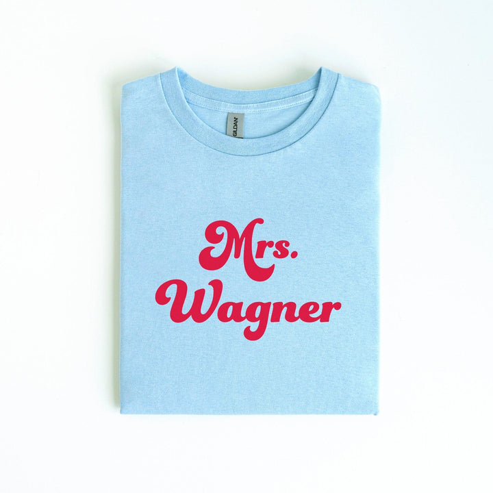 Retro Braut T-Shirt 'Mrs.' – individuell mit Namen-FaceeCo