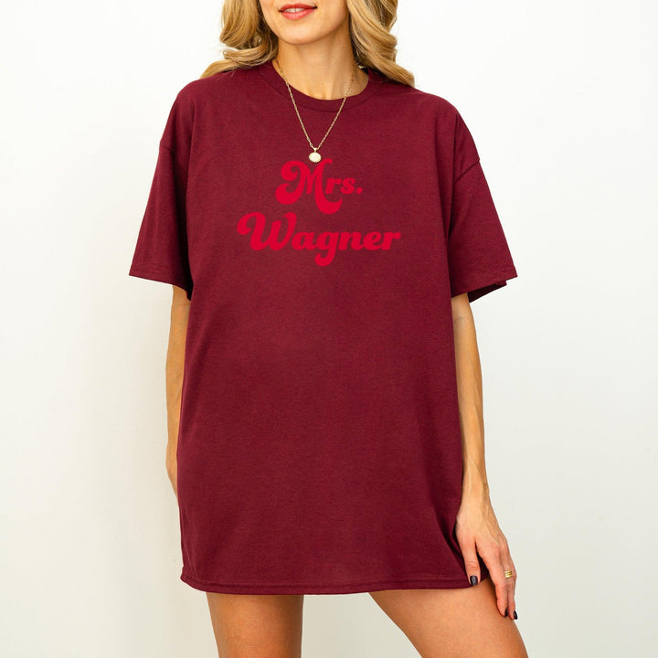 Retro Braut T-Shirt 'Mrs.' – individuell mit Namen-FaceeCo