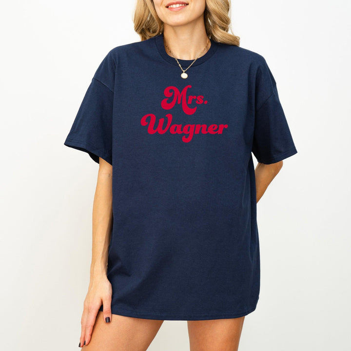 Retro Braut T-Shirt 'Mrs.' – individuell mit Namen-FaceeCo