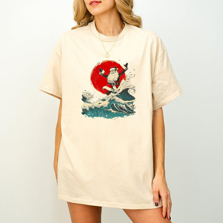 Santa beim Wellenreiten-Shirt | Surfender Santa im japanischen Sonnenuntergang-FaceeCo