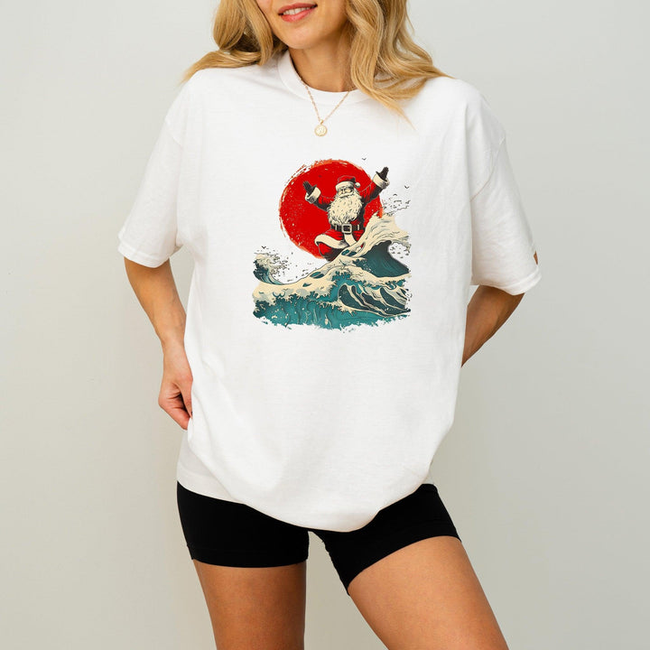 Santa beim Wellenreiten-Shirt | Surfender Santa im japanischen Sonnenuntergang-FaceeCo