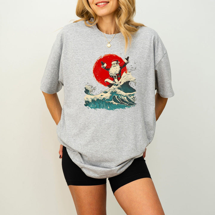 Santa beim Wellenreiten-Shirt | Surfender Santa im japanischen Sonnenuntergang-FaceeCo