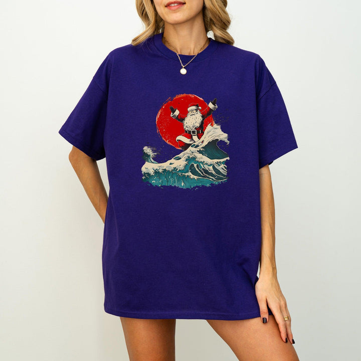 Santa beim Wellenreiten-Shirt | Surfender Santa im japanischen Sonnenuntergang-FaceeCo