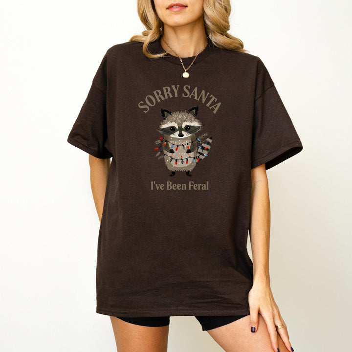 "SORRY SANTA I've Been Feral" T-Shirt | Weihnachtswaschbär-Shirt-FaceeCo