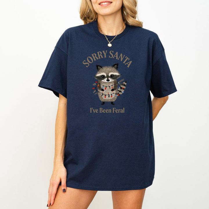 "SORRY SANTA I've Been Feral" T-Shirt | Weihnachtswaschbär-Shirt-FaceeCo