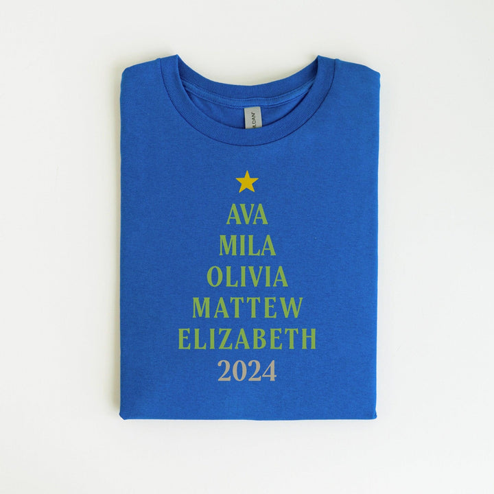 T-Shirt mit Weihnachtsbaum-Motiv aus Namen | Personalisierbares Geschenk-FaceeCo
