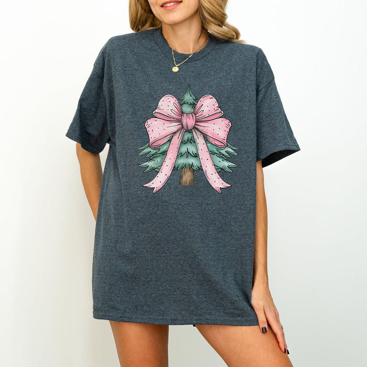 Weihnachtsbaum mit rosa Coquette-Schleifen-Shirt-FaceeCo