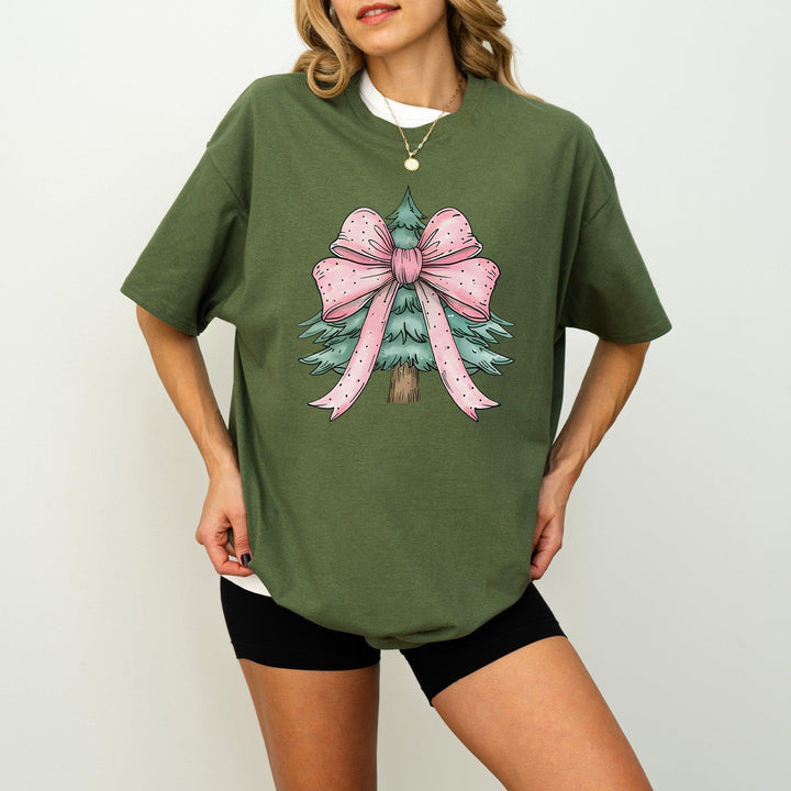 Weihnachtsbaum mit rosa Coquette-Schleifen-Shirt-FaceeCo