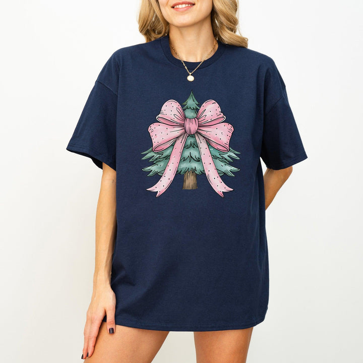 Weihnachtsbaum mit rosa Coquette-Schleifen-Shirt-FaceeCo