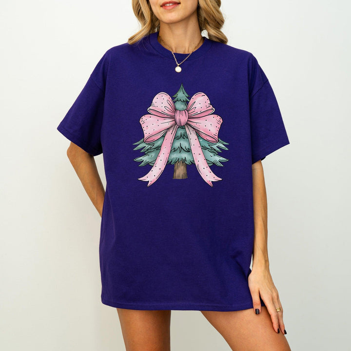 Weihnachtsbaum mit rosa Coquette-Schleifen-Shirt-FaceeCo